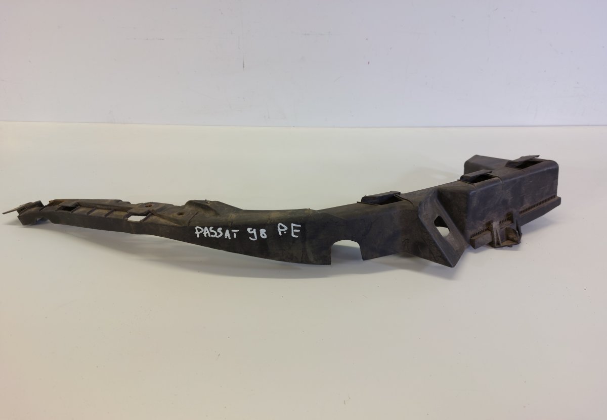 Volkswagen Passat Right front bumper bracket on fender Right front bumper bracket on fender — VW PASSA...