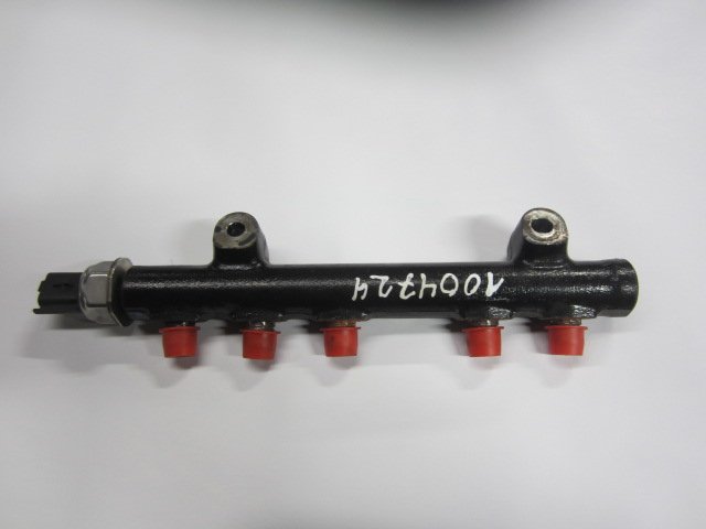 Peugeot 207 Fuel Distributor / fuel rail Fuel distributor / fuel rail — PEUGEOT 207 (200...