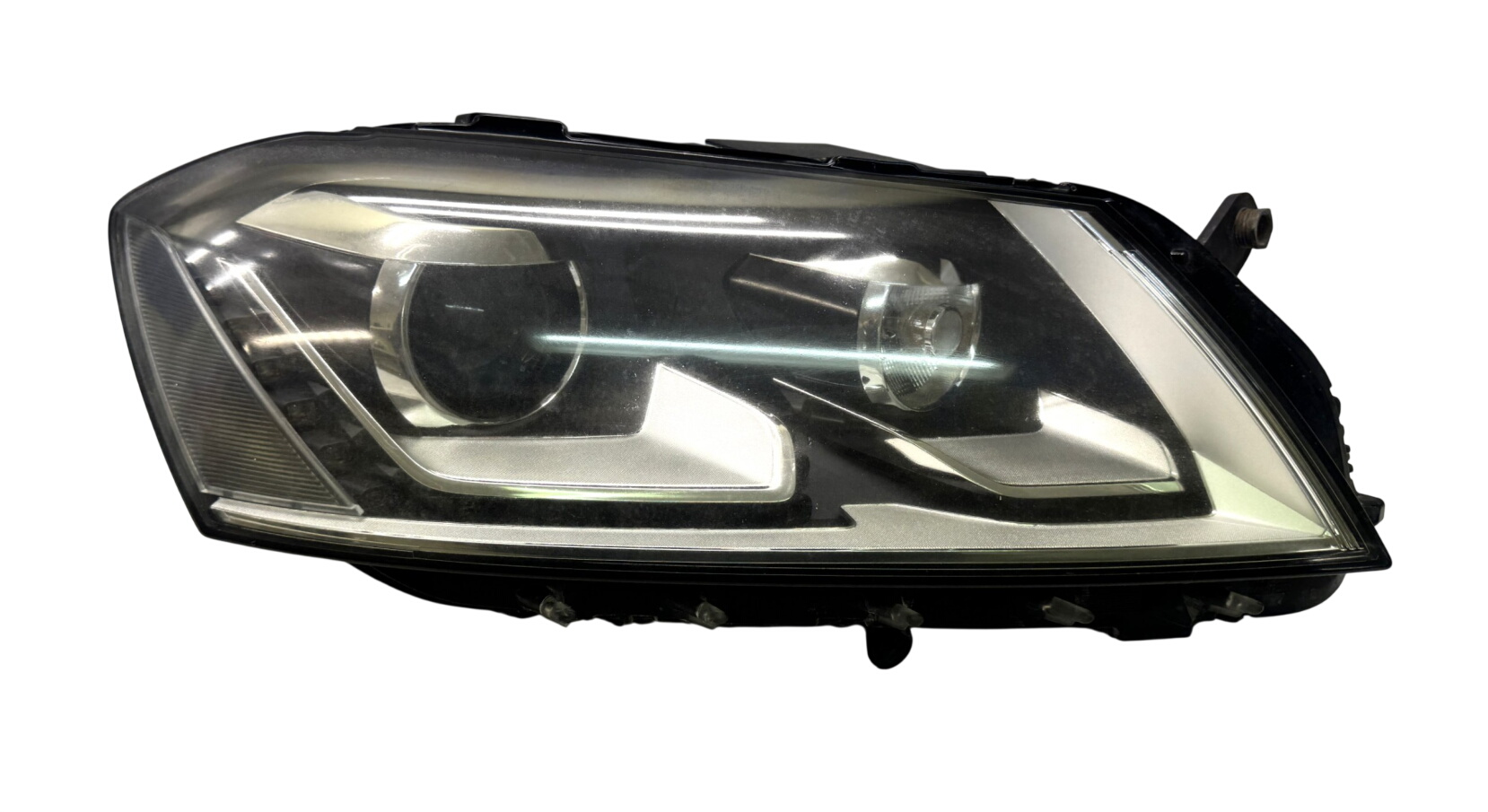 Volkswagen Passat (B7) Right headlight Right headlight — VW PASSAT B7 / ALLTRACK (2010...