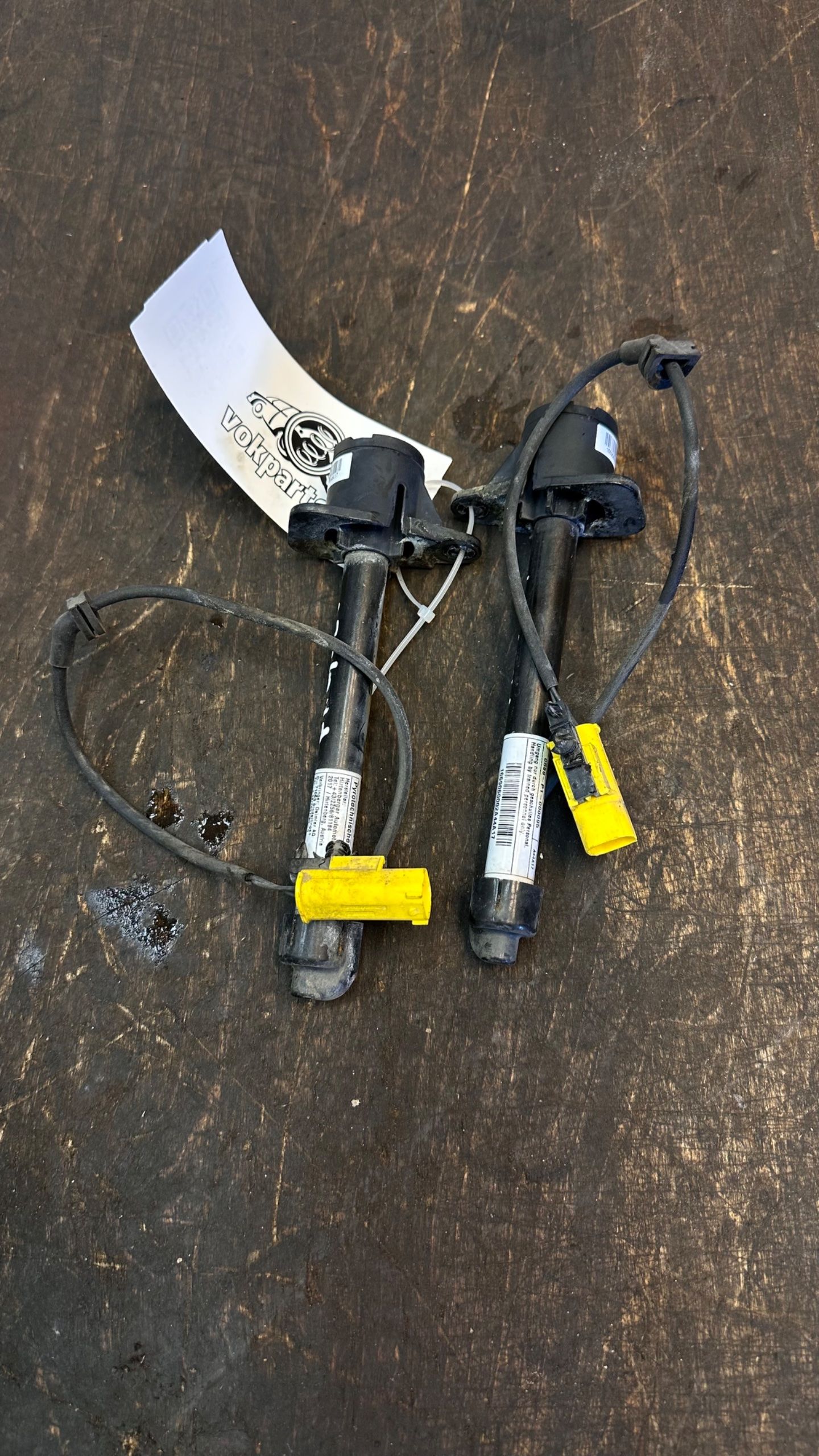 Mercedes-Benz ML / GLE (W166) Set of bonnet (hood) actuators