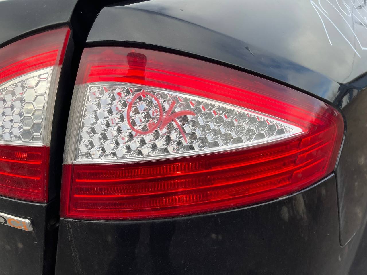 Ford Mondeo Right Rear Light Right rear light — FORD MONDEO Mk IV (BA7) (200...