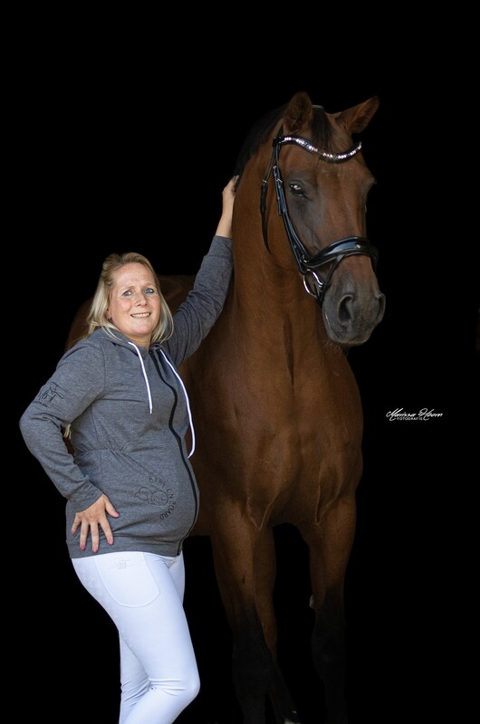 Pregnancy riding leggings competition