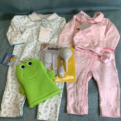 Select Box (Age 3-6M) w/Free Baby Care Basics and Bath Puppet - CL1837