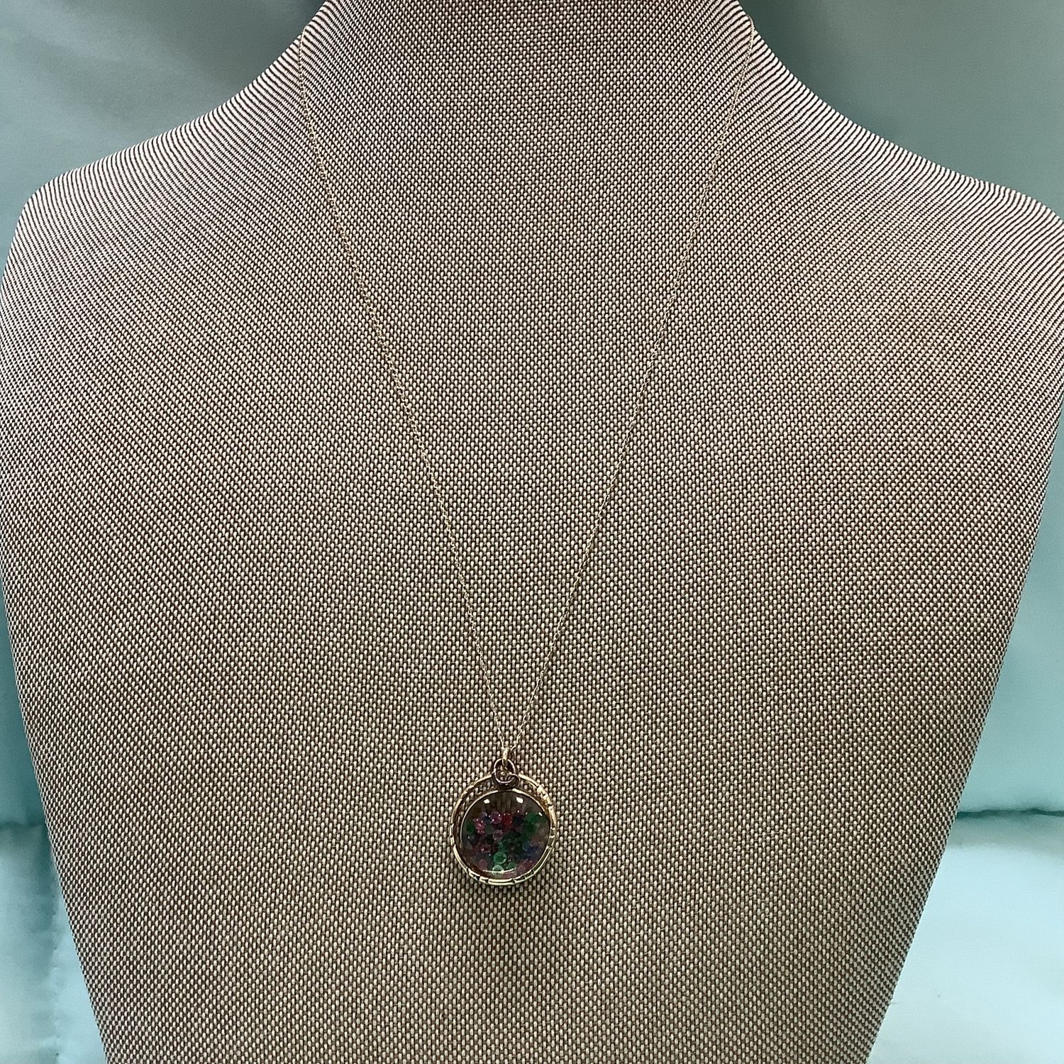 14K Pendant with Sapphires &amp; Emeralds on Slim 10K 18&quot; Chain - RS4037