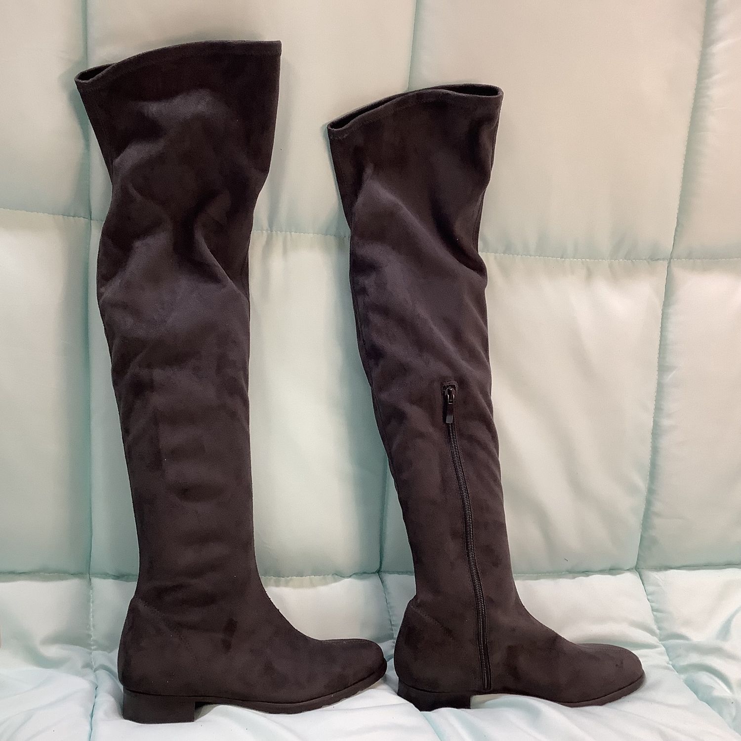 Rapisardi by Ron White Suede Over the Knee Boot, Grey (Women&#39;s Size 7) - CL1909