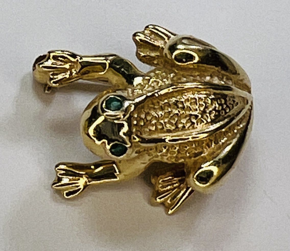 14K Gold Frog Brooch w/Emerald Stones as Eyes - RS4565