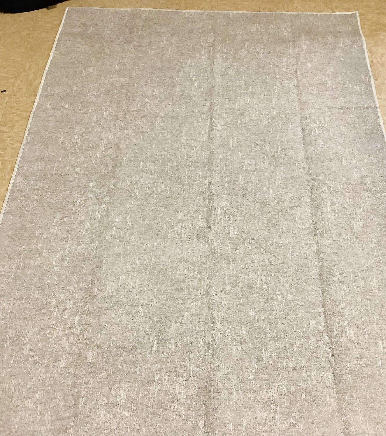 Indoor Solid Farmhouse/Cottage Machine Washable Area Rug, Taupe, 4&#39; x 6&#39; - RS4912