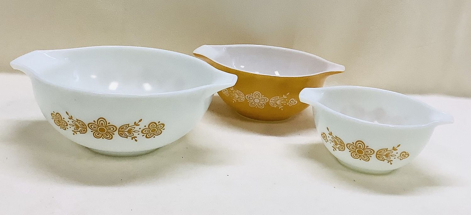 Vintage Pyrex Butterfly Gold Cinderella Nesting Mixing Bowls (Set of 3) - RS4909