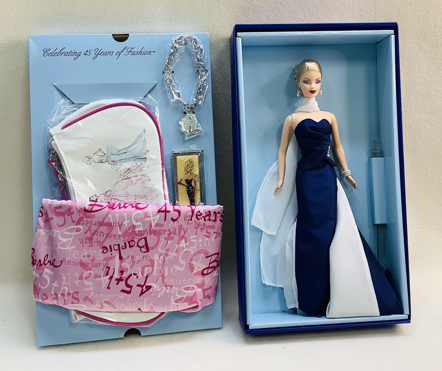 Barbie 2004 Chicago Convention 45th Anniversary Doll w/Accessories, Mattel C7021 - RS4945
