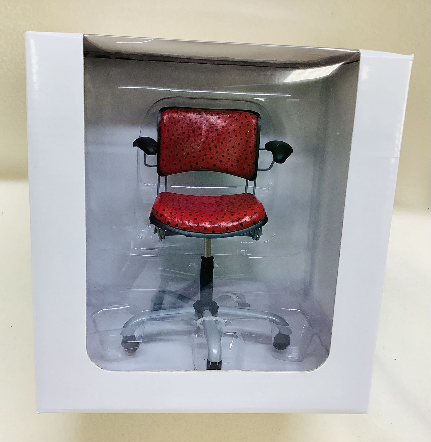 &quot;We Are Family&quot; 2004 National Barbie Collectors Convention 1:6 Scale Salon/Desk Chair 2004 - RS4950