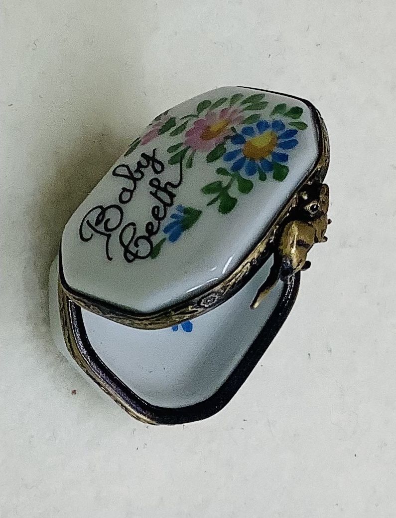 Vintage Limoges France Baby Teeth Octagon Hinged Trinket Box w/Flowers &amp; Mouse Clasp - RS5041