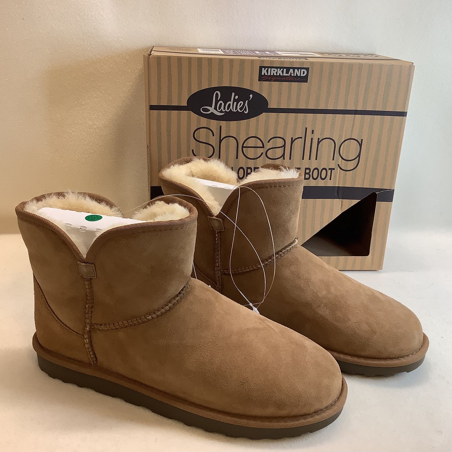 Kirkland Signature Shearling Scalloped Edge Boot, Tan (Women&#39;s Size 11) - CL2027
