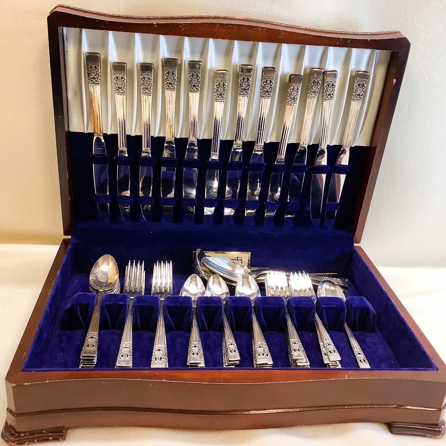 Vintage Oneida Community Coronation 67-PC Flatware Set - RS5061