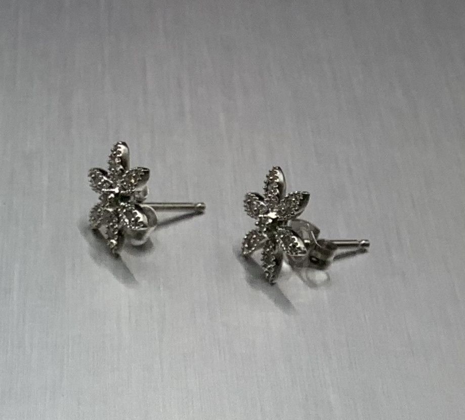 14K Gold with Diamond Flower Studs - RS5093