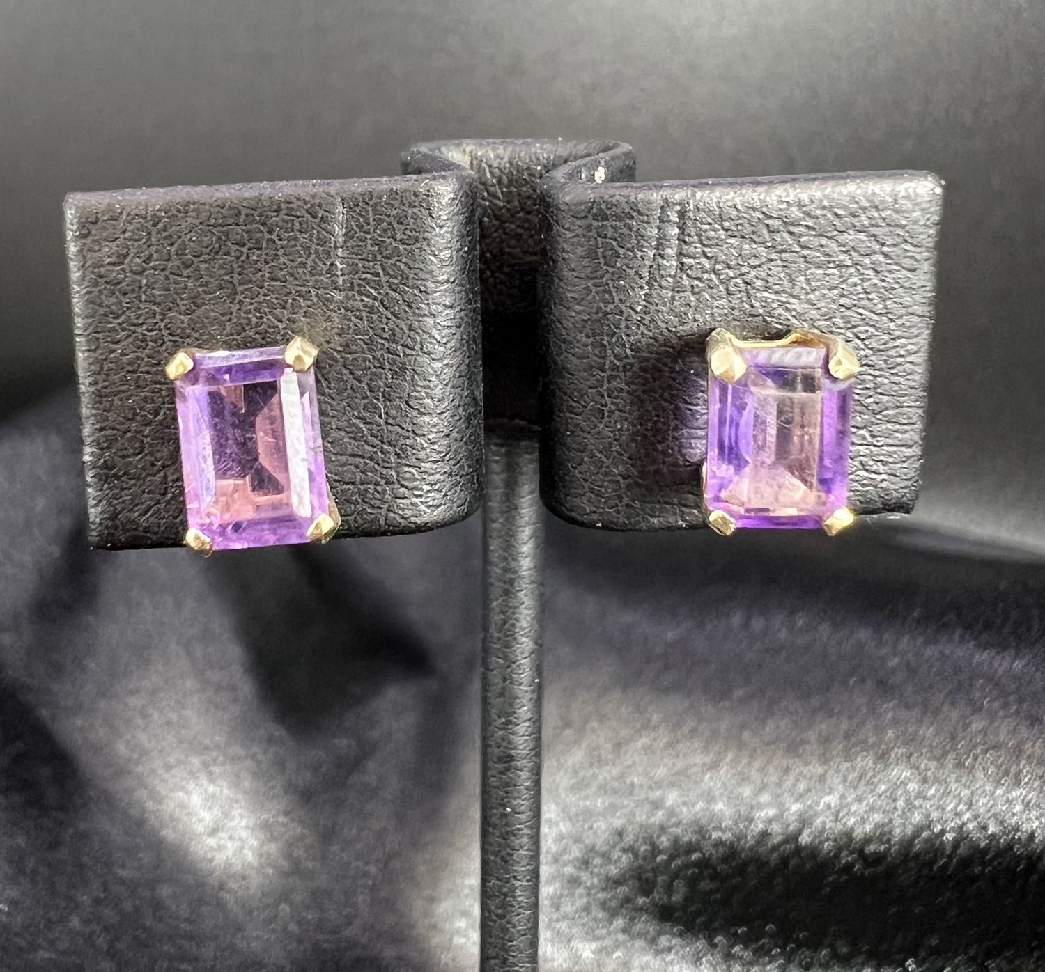 14K Emerald Cut Amethyst Stud Earrings - RS5350