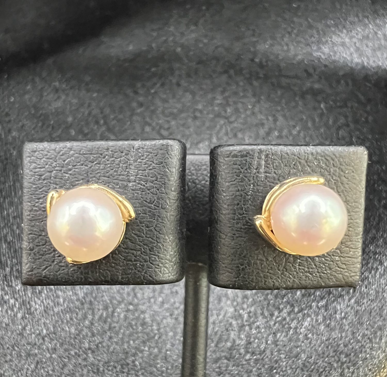 14K Pearl Stud Earrings - RS5351