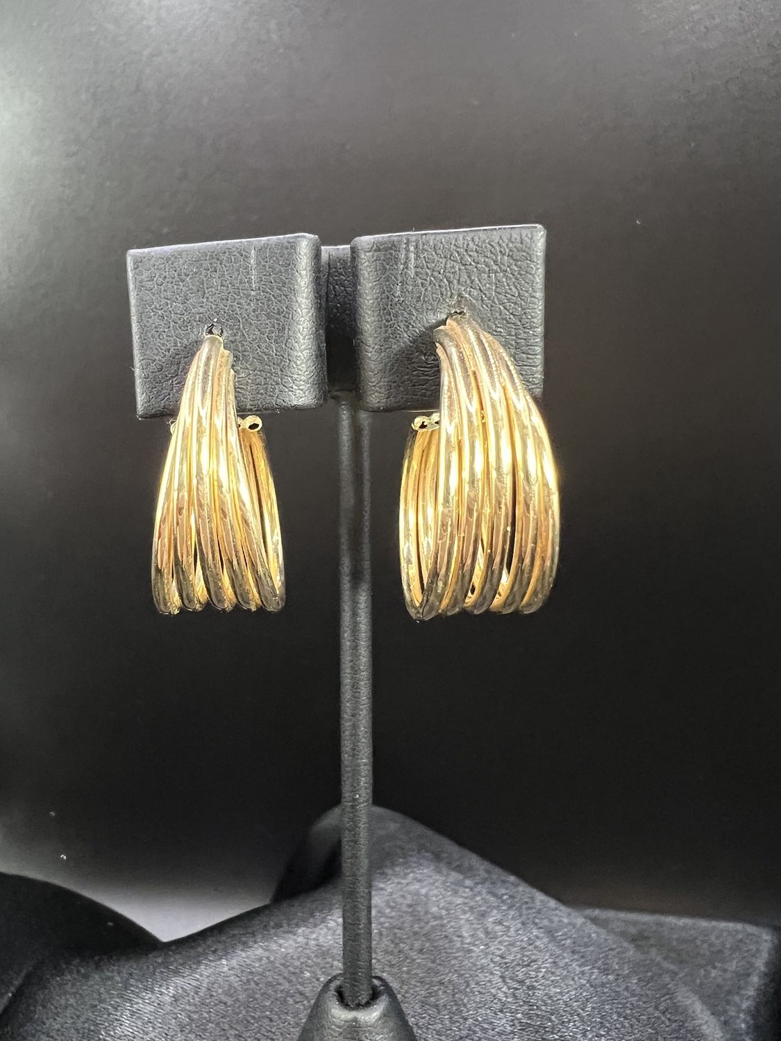 14K Five-Ring Graduated Hoop Earrings - RS5356