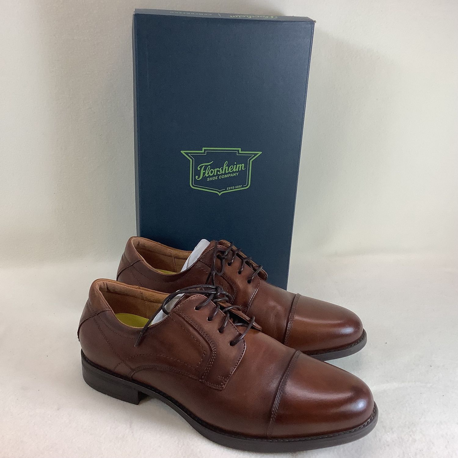 Florsheim Shoe Co. Midtown Cap Toe Oxford, Cognac (Men's Size 10 EEE) - CL2052