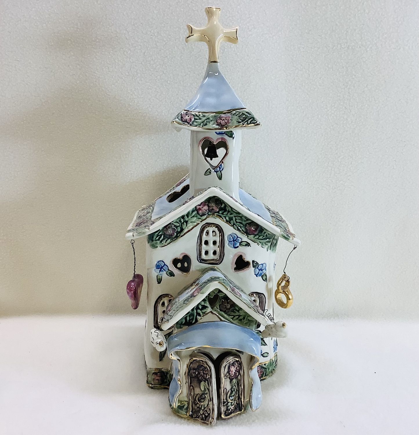 Blue Sky Clayworks 2001 Wedding Chapel by Heather Goldminc - RS5479
