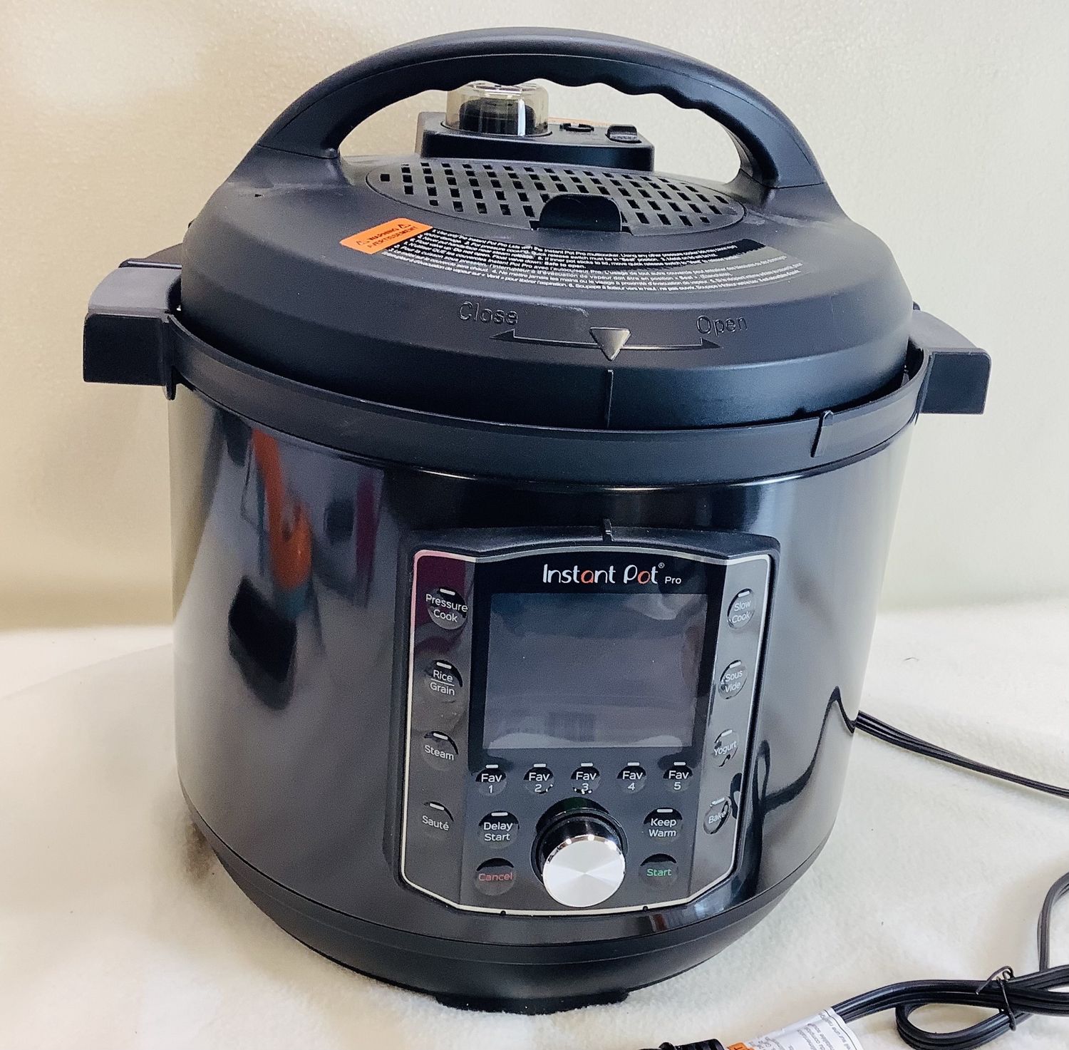Instant Pot Pro 10-in-1 Multi-Use Pressure Cooker - RS5519