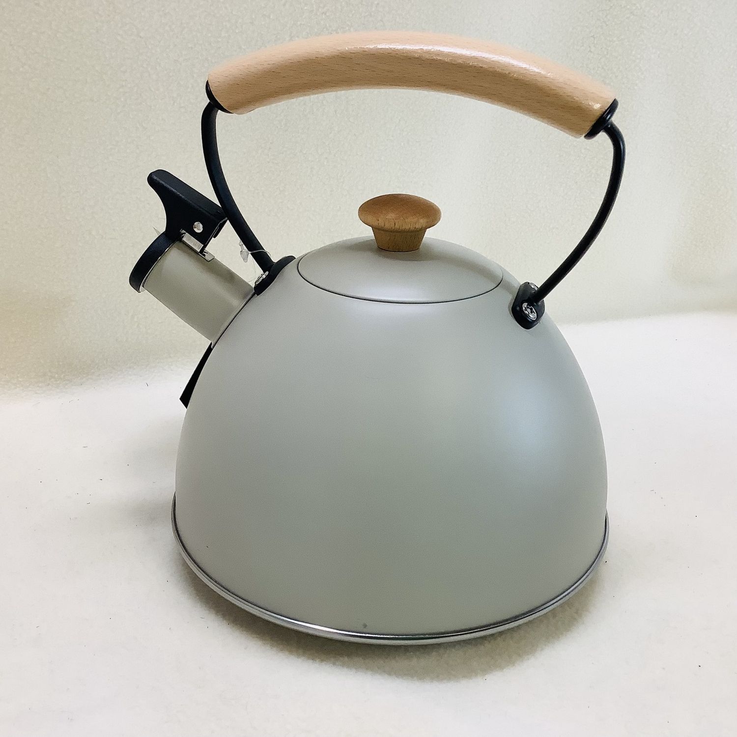 Oggi 1.9 lt/64 oz. Whistling Tea Kettle, Gray - RS5542