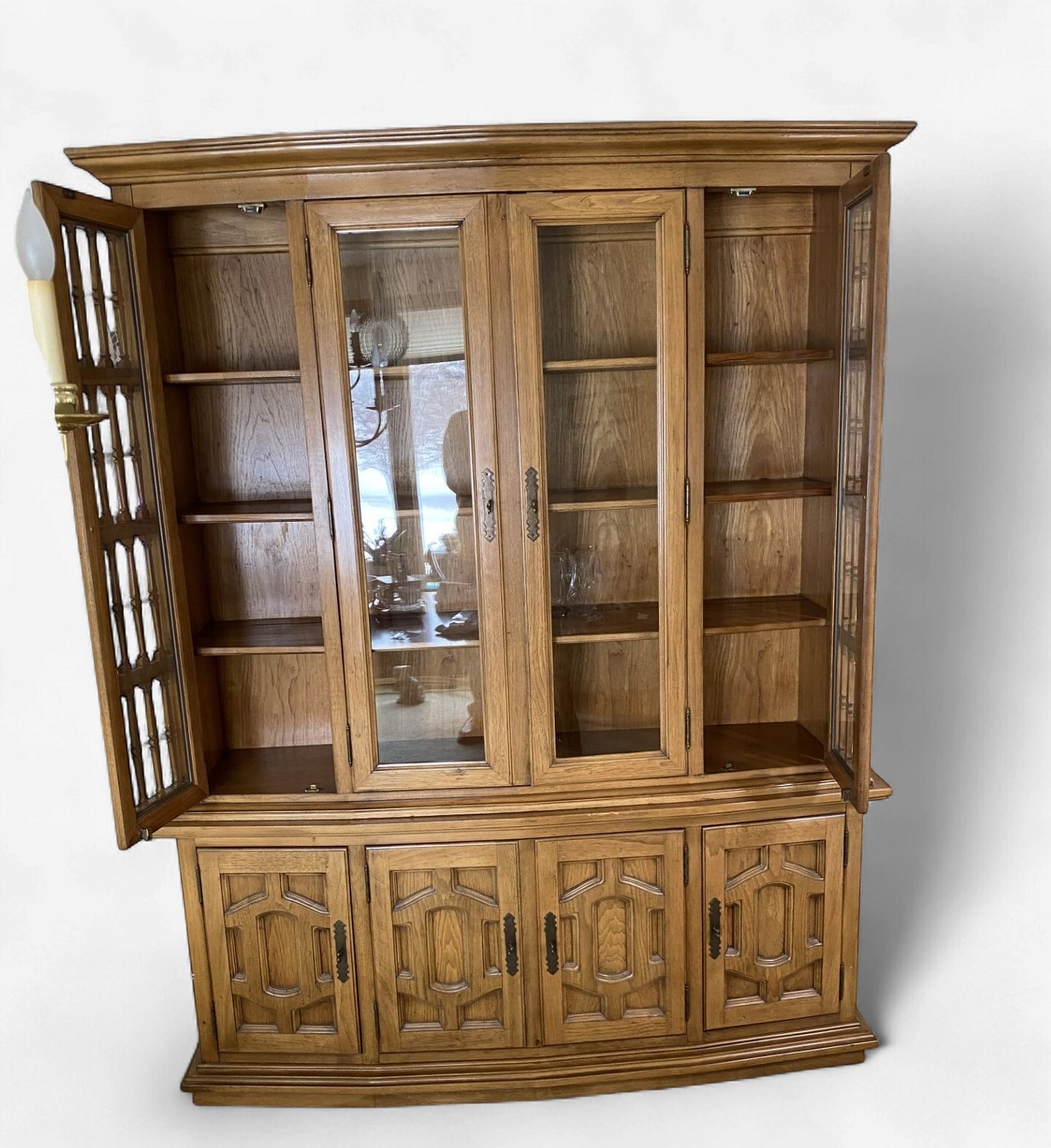 Thomasville Buffet with Hutch - RS5627