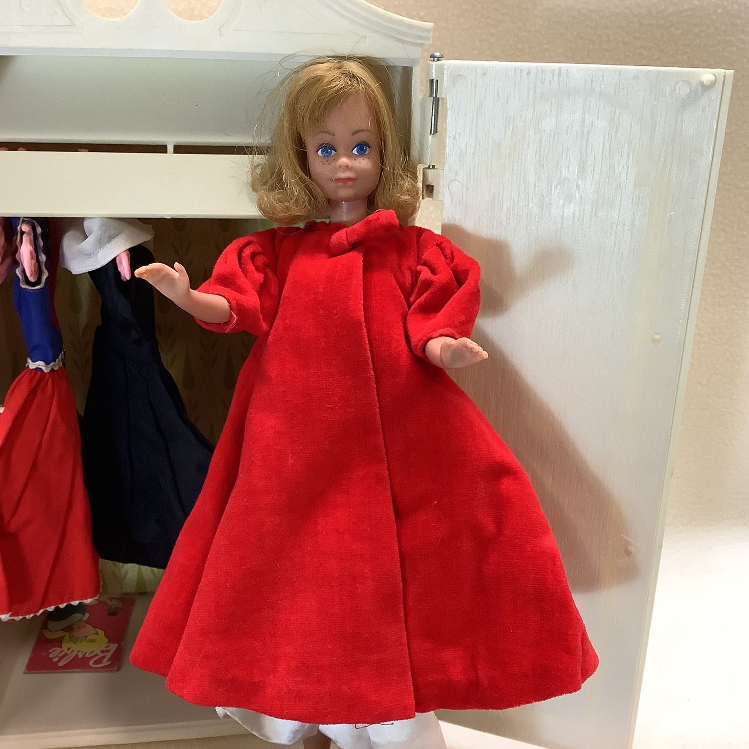 Vintage Midge Doll with Closet, Clothing &amp; Accessories - RS5738
