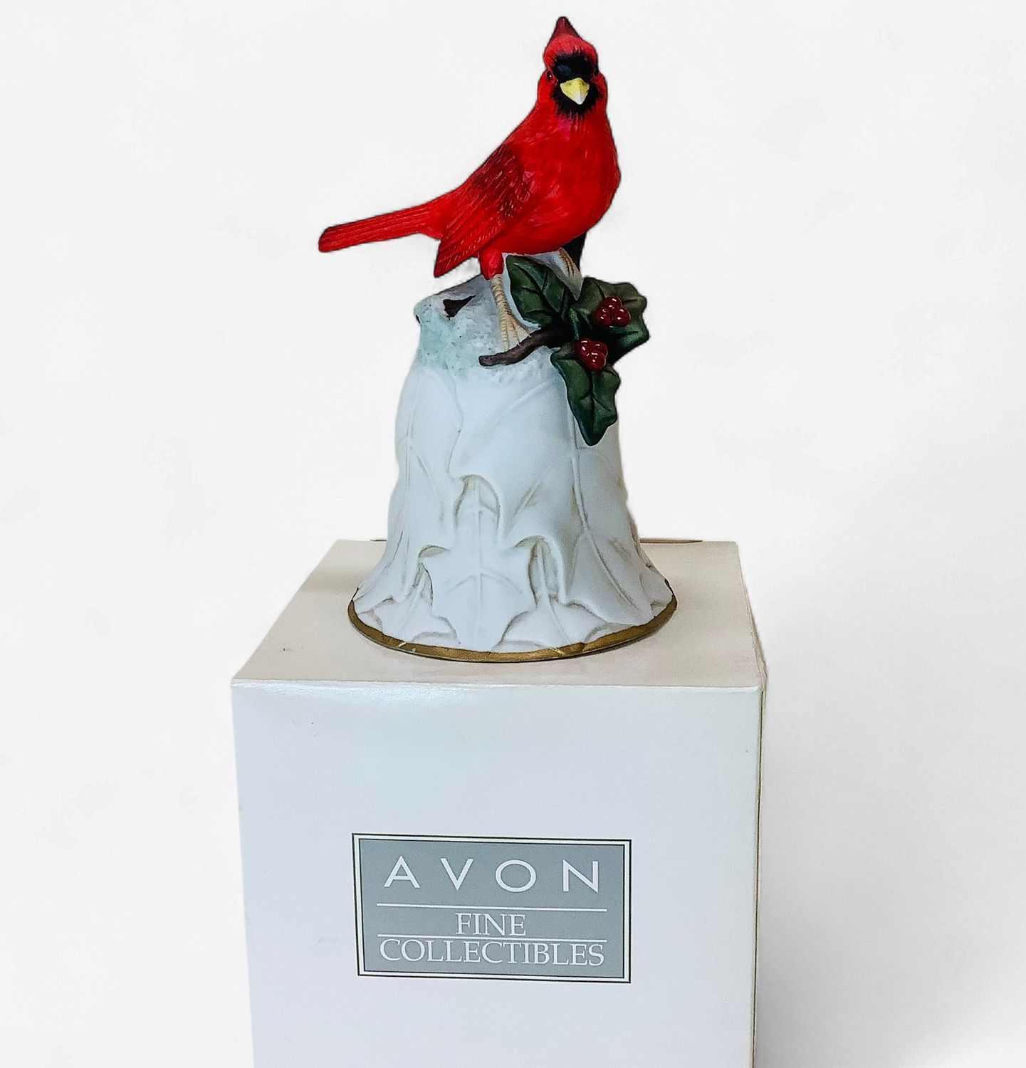Avon 2000 Vintage Cardinal &amp; Flower Collectiable Porcelain Bell - RS5787