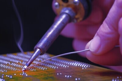 Elektronik-Reparatur