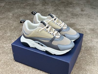 B22 sneakers