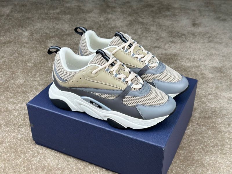 B22 sneakers