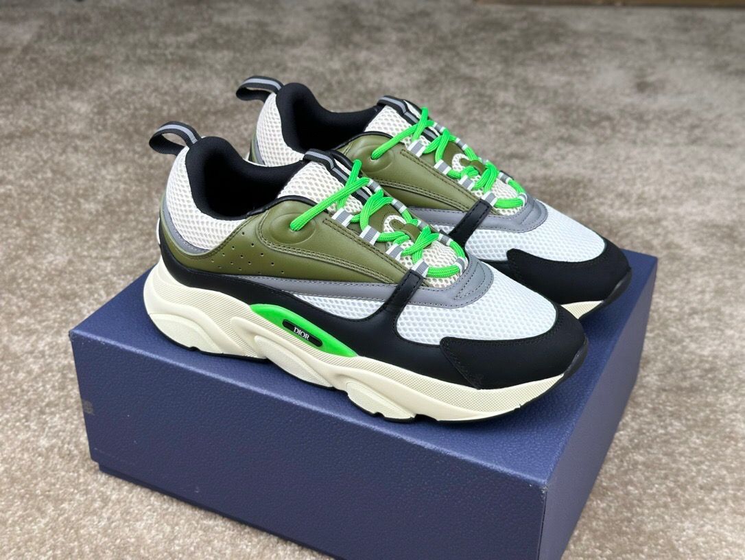 B22 sneakers