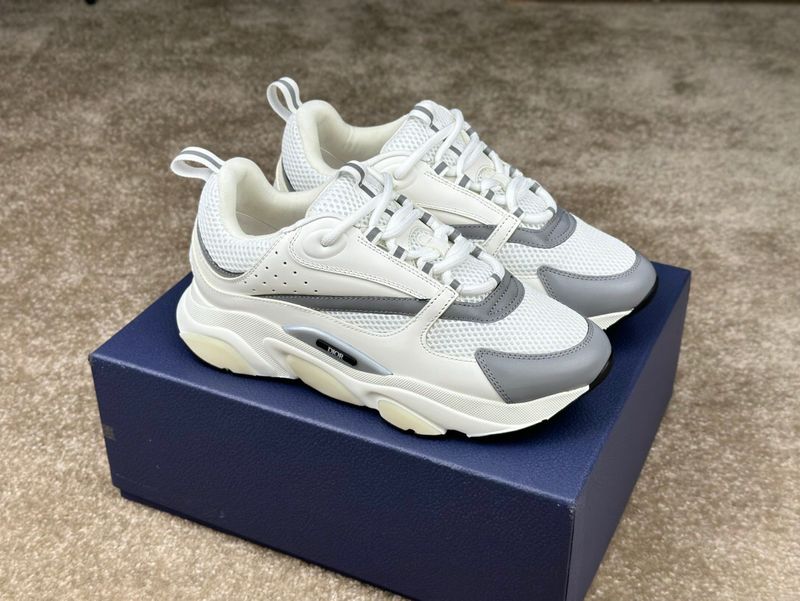 B22 sneakers