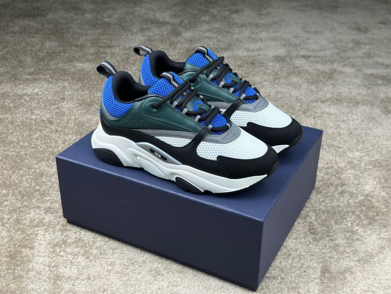 B22 sneakers