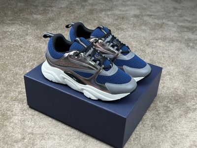 B22 sneakers