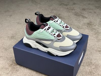 B22 sneakers