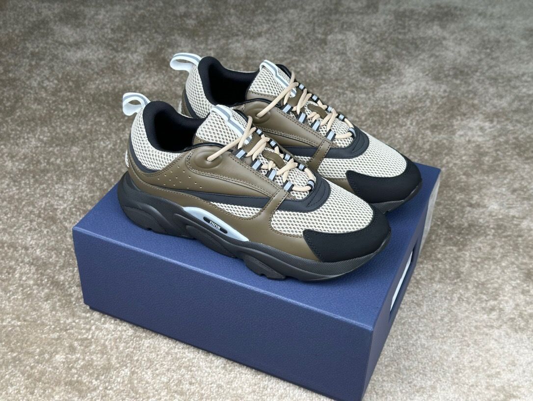 B22 sneakers