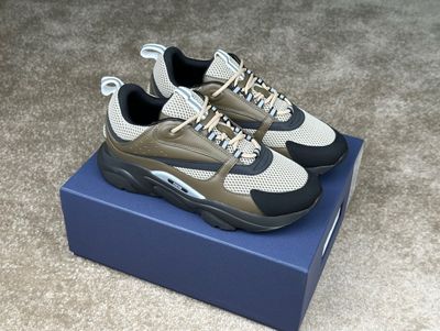 B22 sneakers