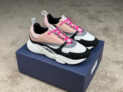B22 sneakers