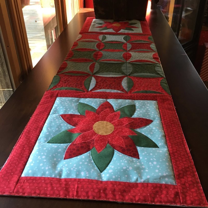 Poinsettia Petal Runner - PDF Download