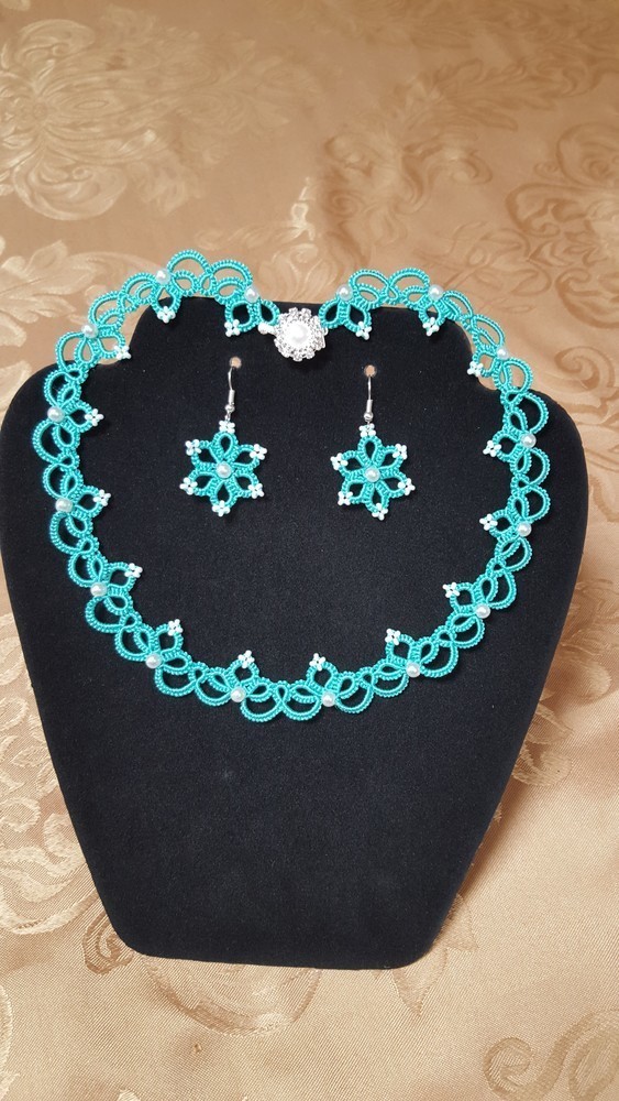 Green Necklace and earings with beads