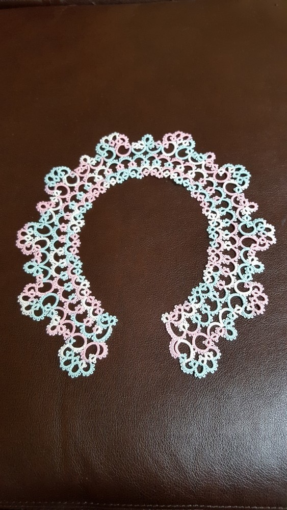 Multi-color collar