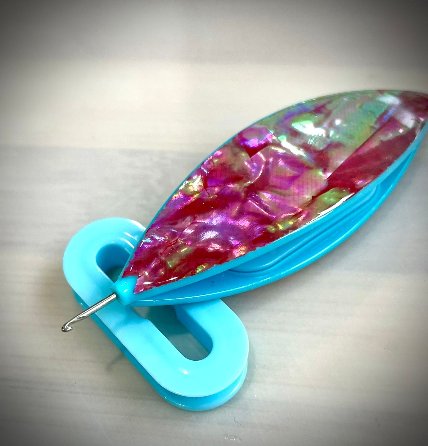Dreamlit Shuttle decorated on both sides, Natural shell veneer, Coral and Light Blue