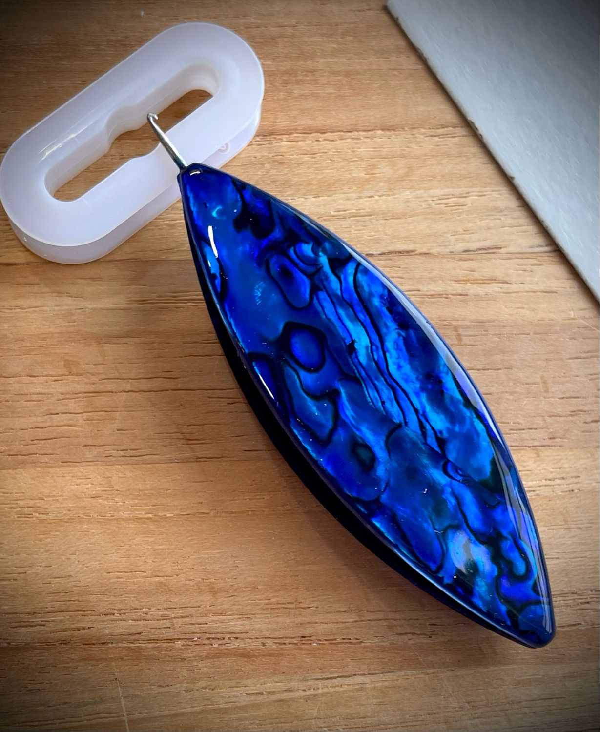 Dreamlit Shuttle decorated on both sides, Natural shell veneer, Abalone Blue/Purple
