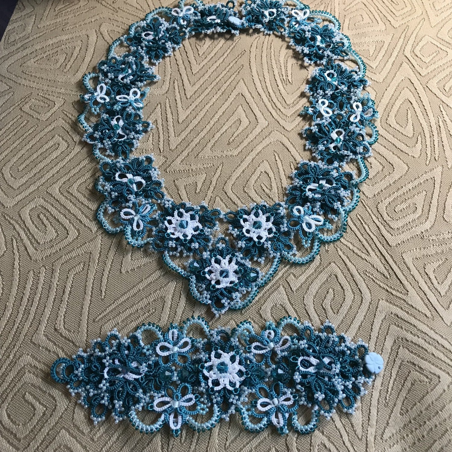 Mystic Garden. Set of tatted necklace and bracelet with seed beads