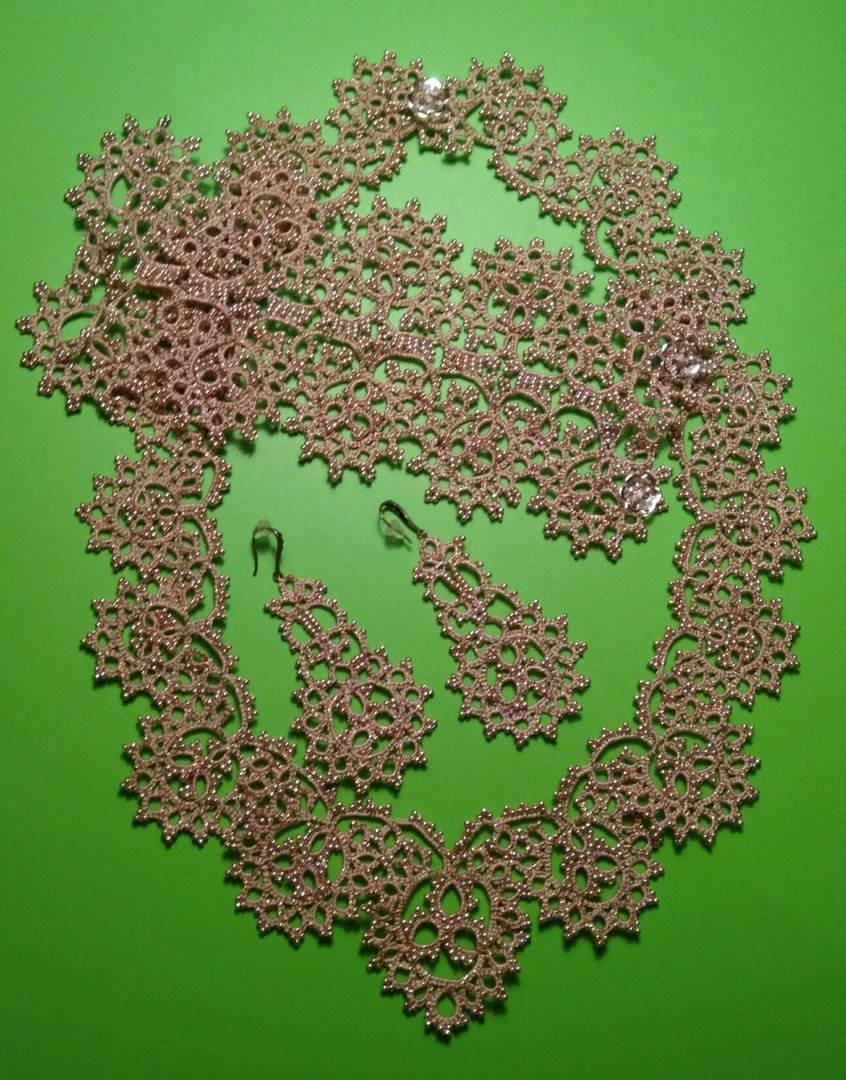 Sharlotte . Set of tatted necklace, bracelet and earrings with seed beads