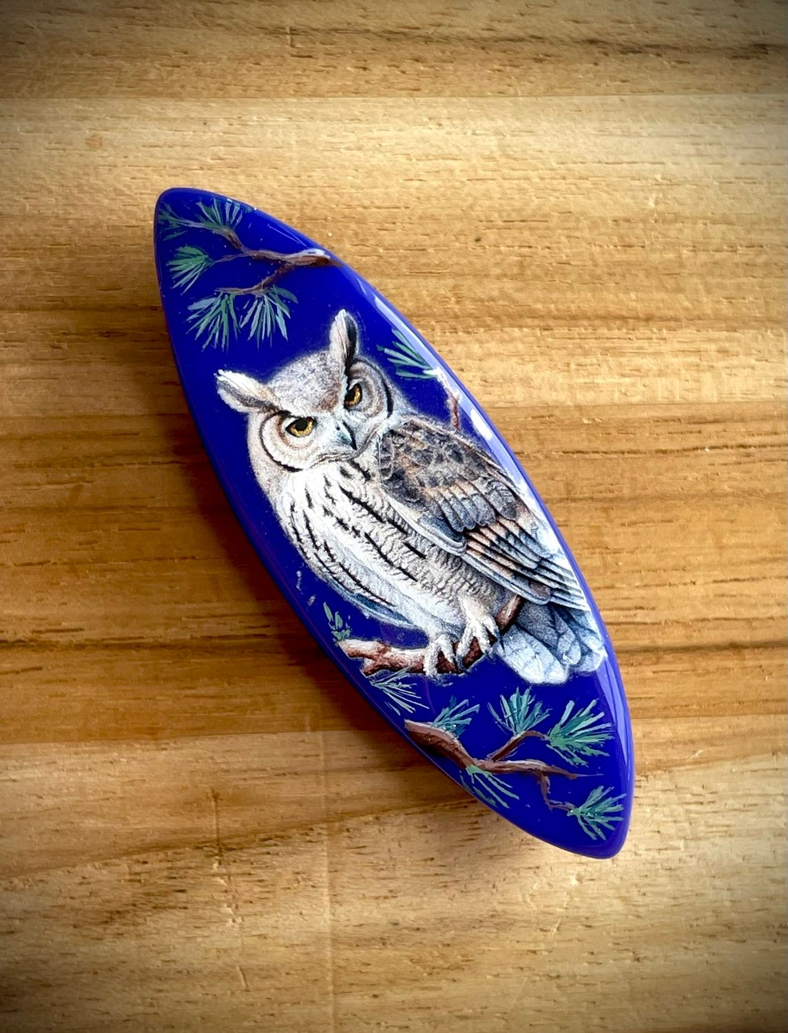 Handmade acrylic shuttle decorated on one side, Midnight Watcher