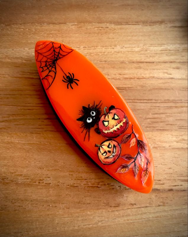 Handmade acrylic shuttle decorated on one side, Spider And Whiskers
