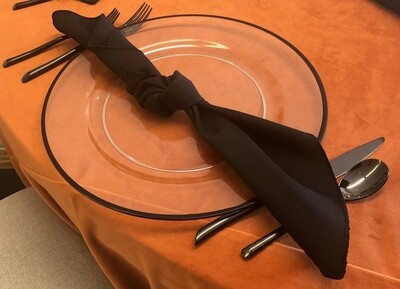 Alpine Acrylic Charger Plate Rentals - Black Rim