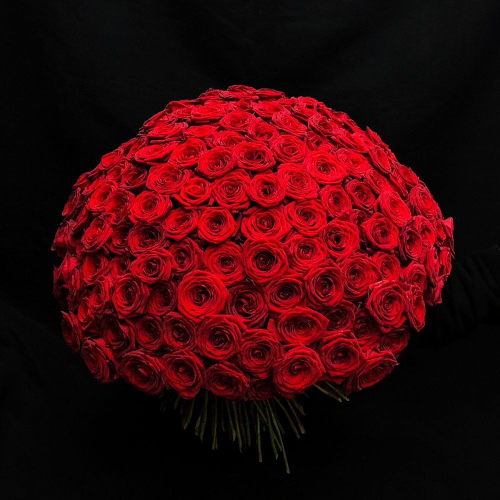 Bouquet rond de roses rouges premium, très dense, style luxe – livraison Paris – Fleurs de Prestige